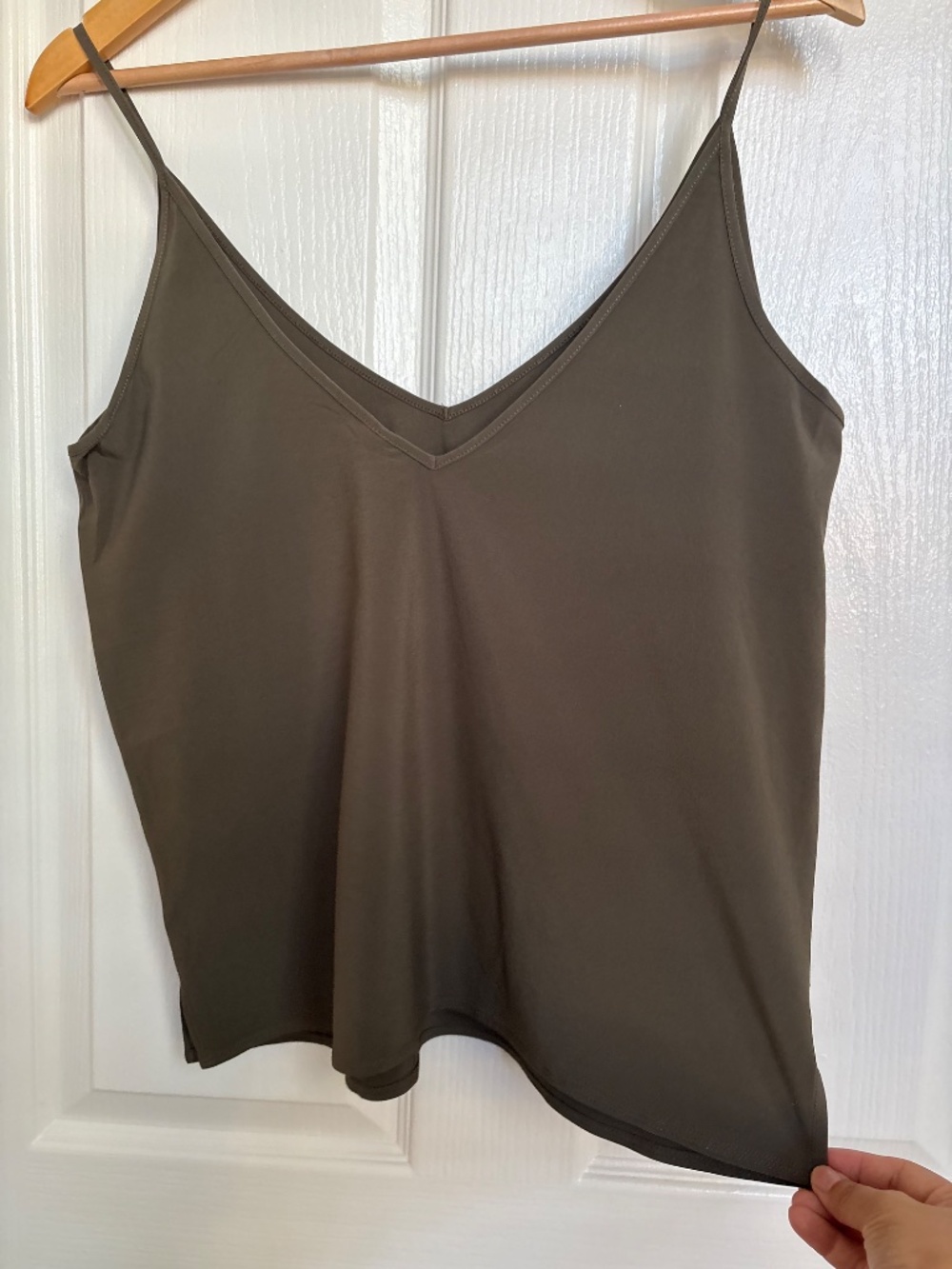 Vuori Villa Cami V-Neck Performance Stretch Tank Top Size XS NWOT - Picture 4 of 11